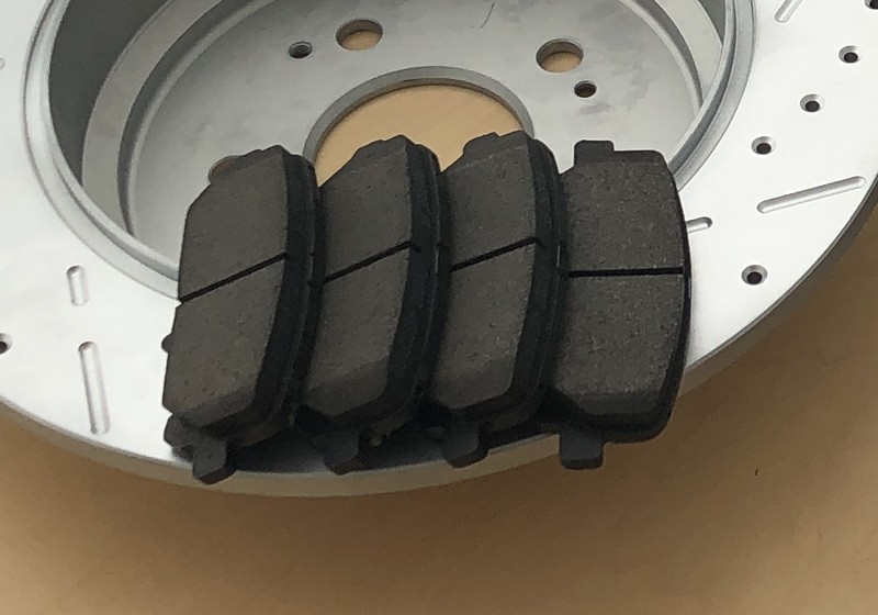 semi-metallic vs ceramic brake pads